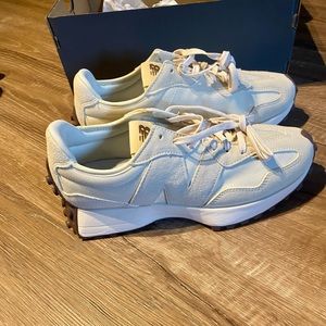 New in the box New Balance 327